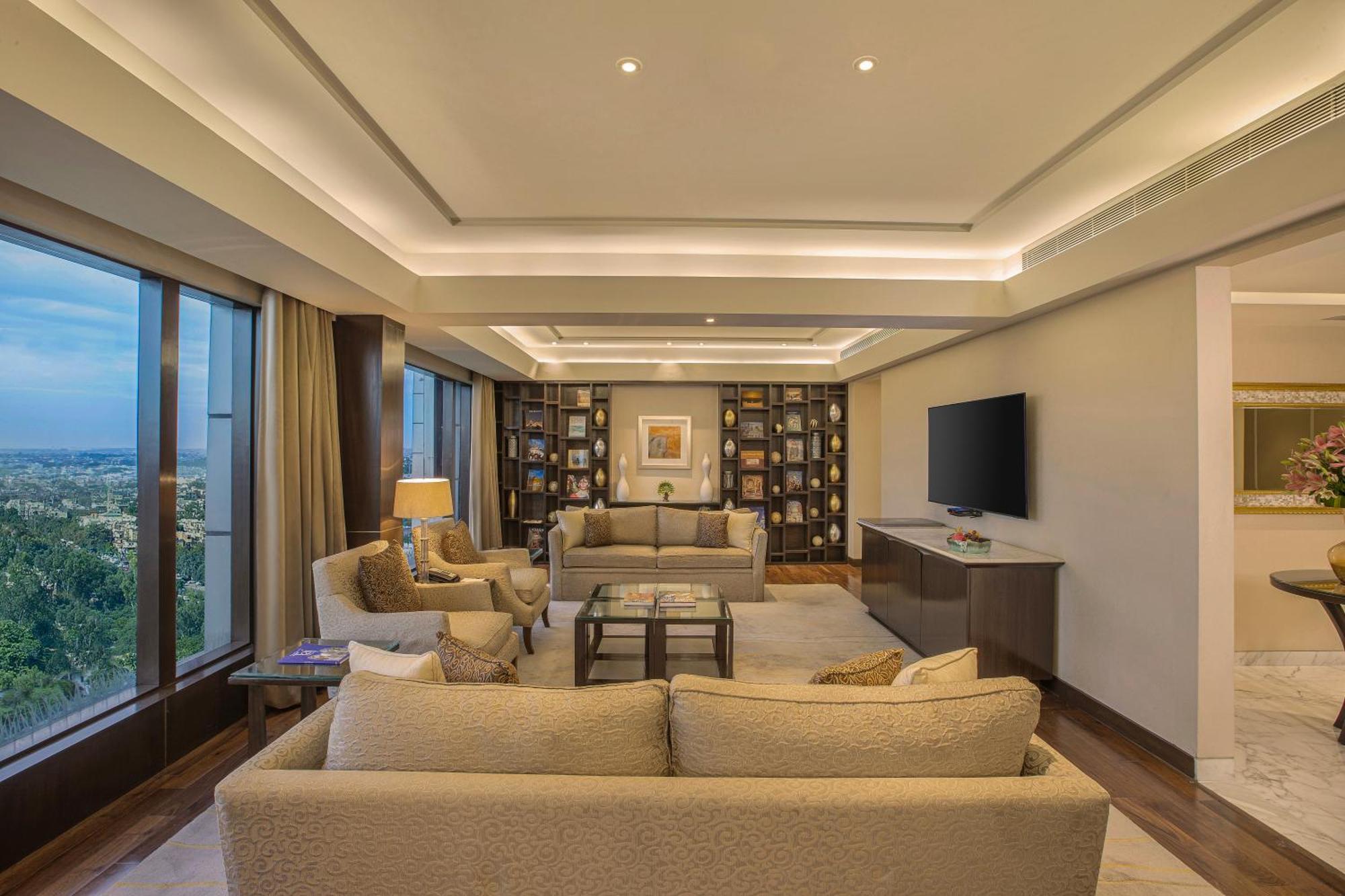 The Leela Ambience Convention Delhi Hotel 5*