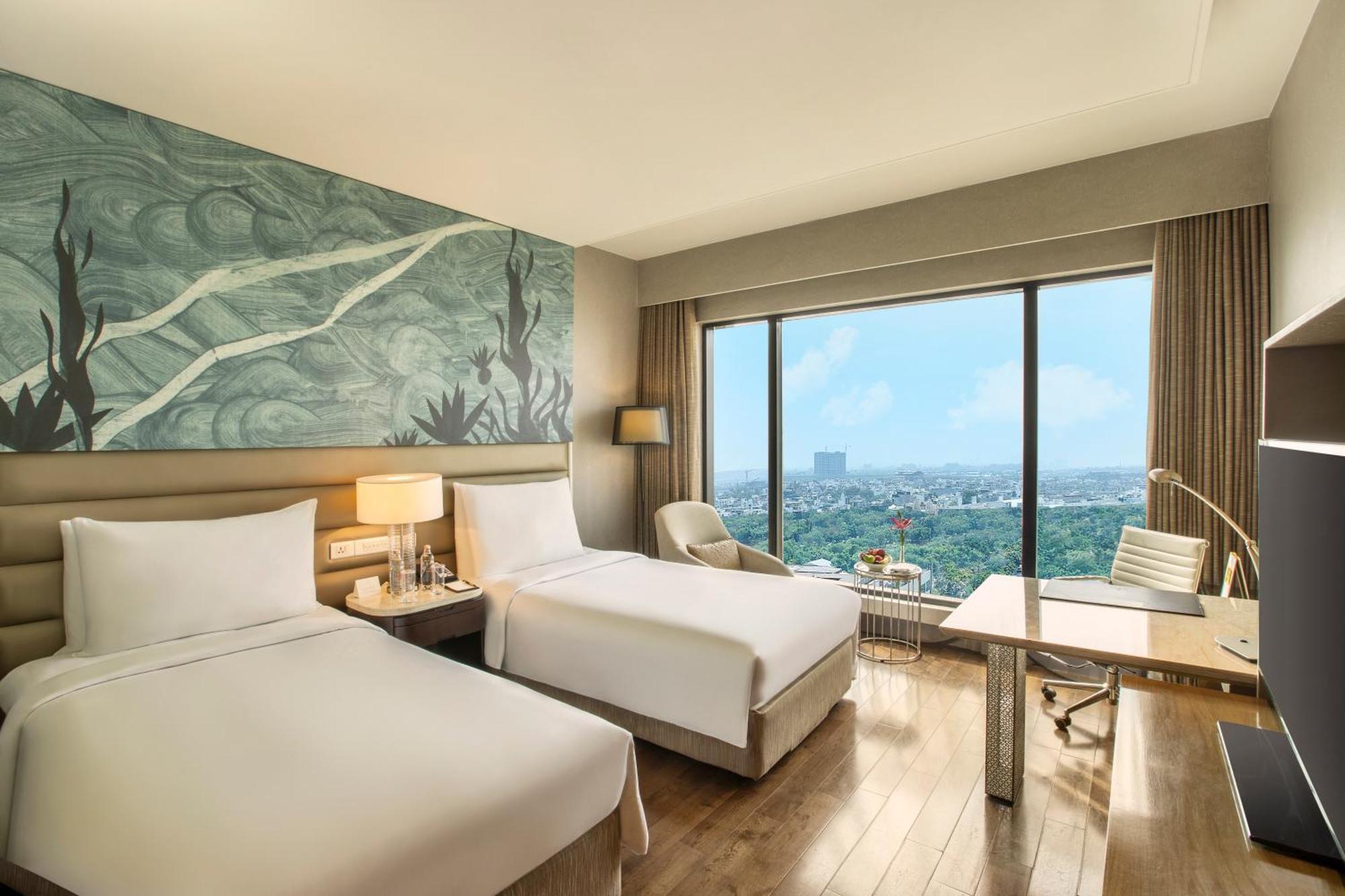 The Leela Ambience Convention Delhi Hotel 5*
