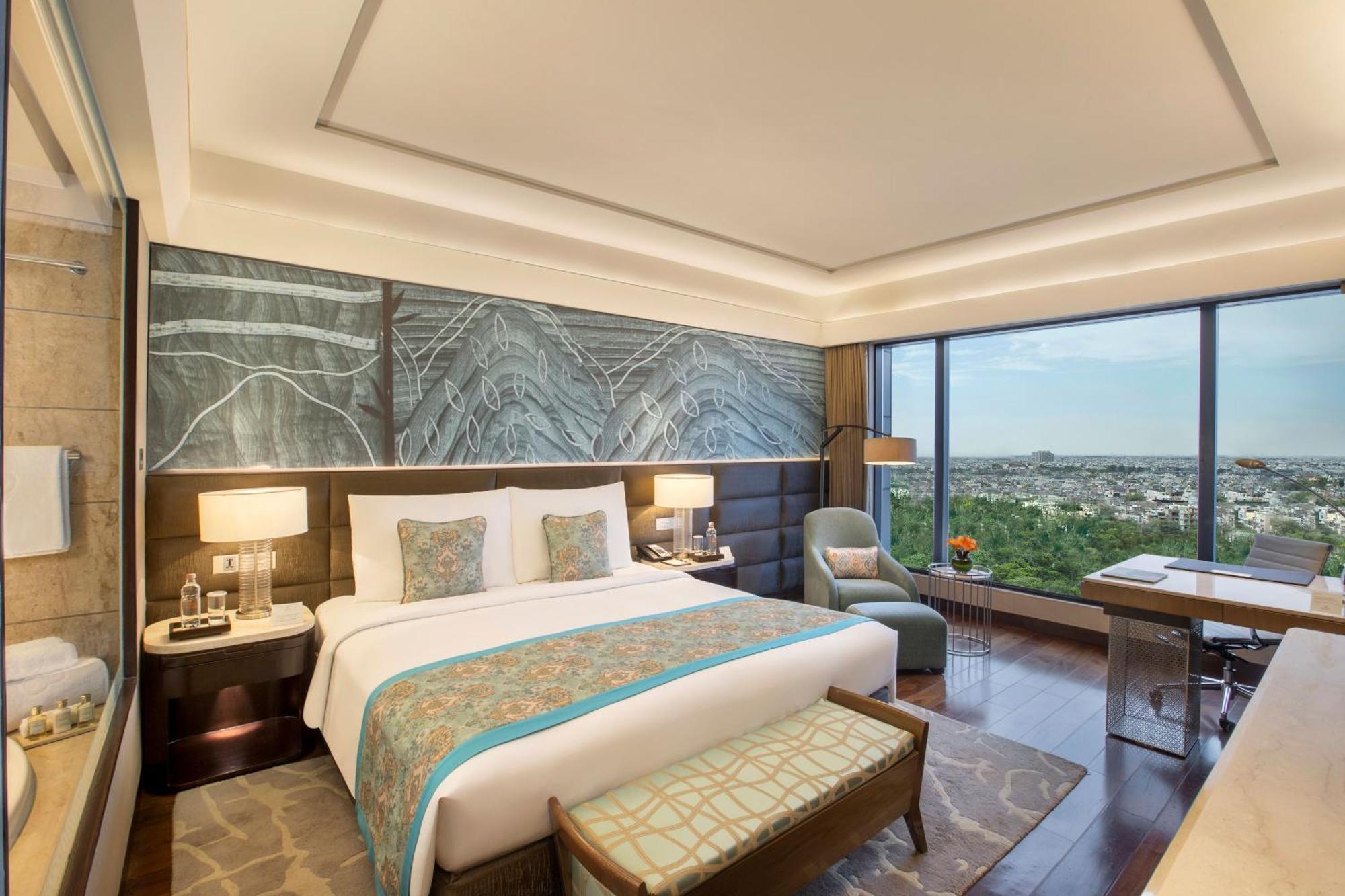 Hotel The Leela Ambience Convention Delhi 5*