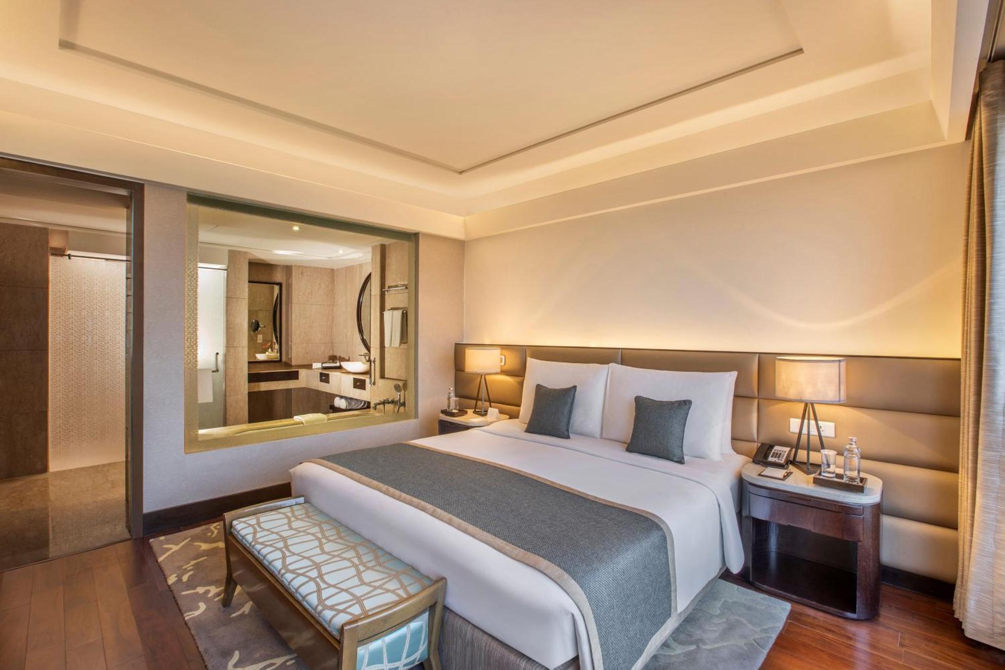 The Leela Ambience Convention Delhi 5*