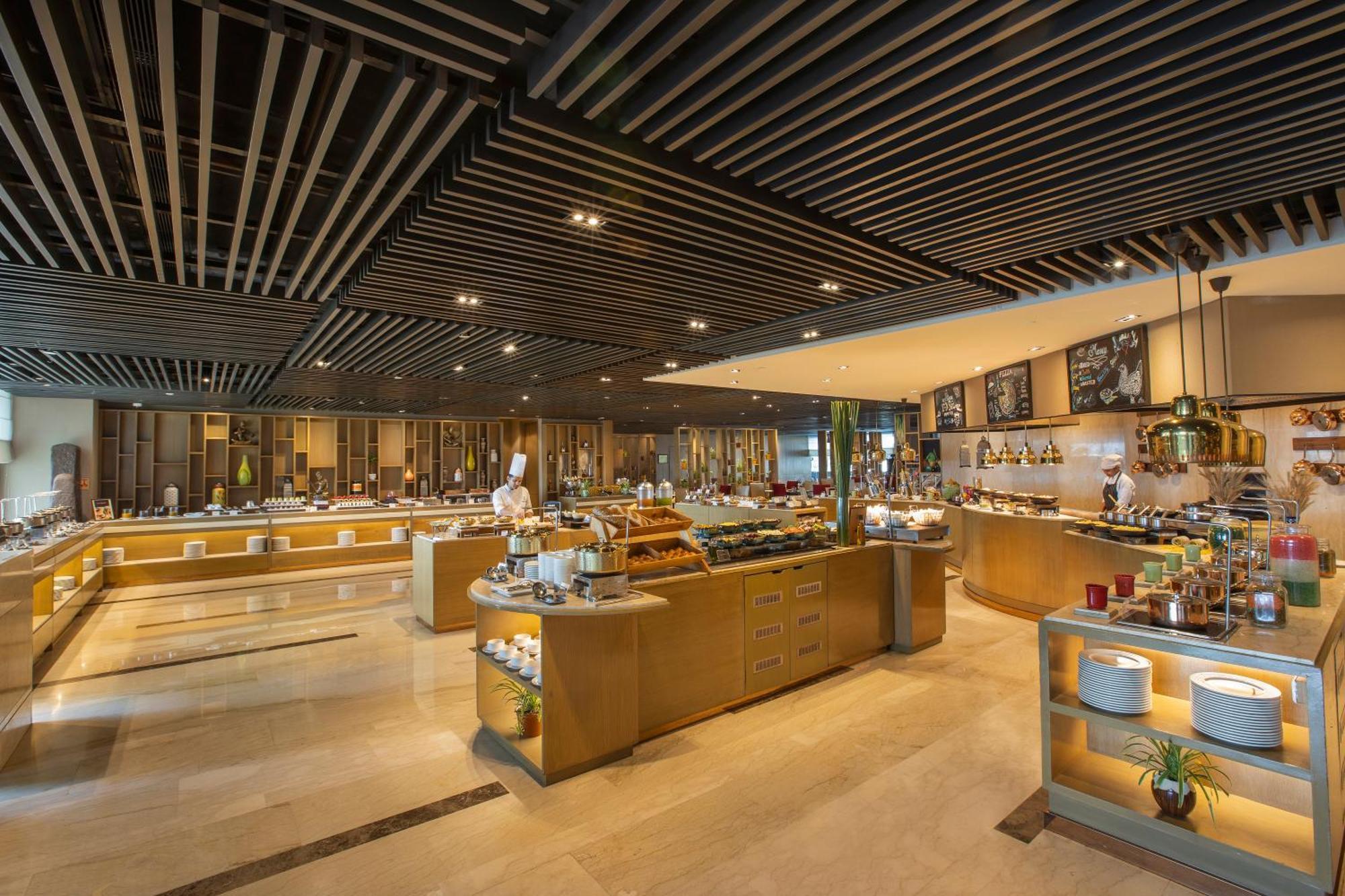 Hotel The Leela Ambience Convention Delhi 5*