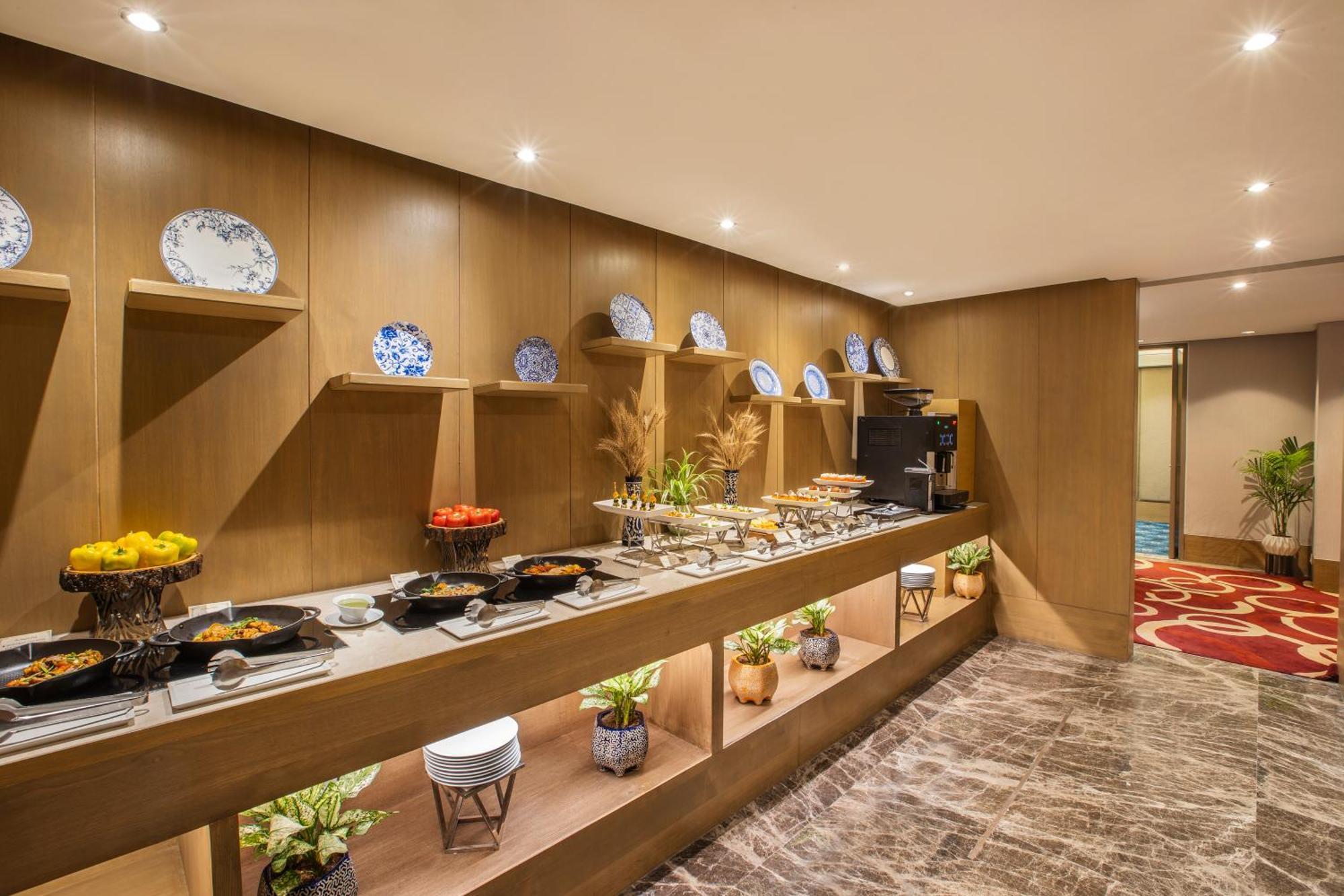 Hotel The Leela Ambience Convention Delhi New Delhi