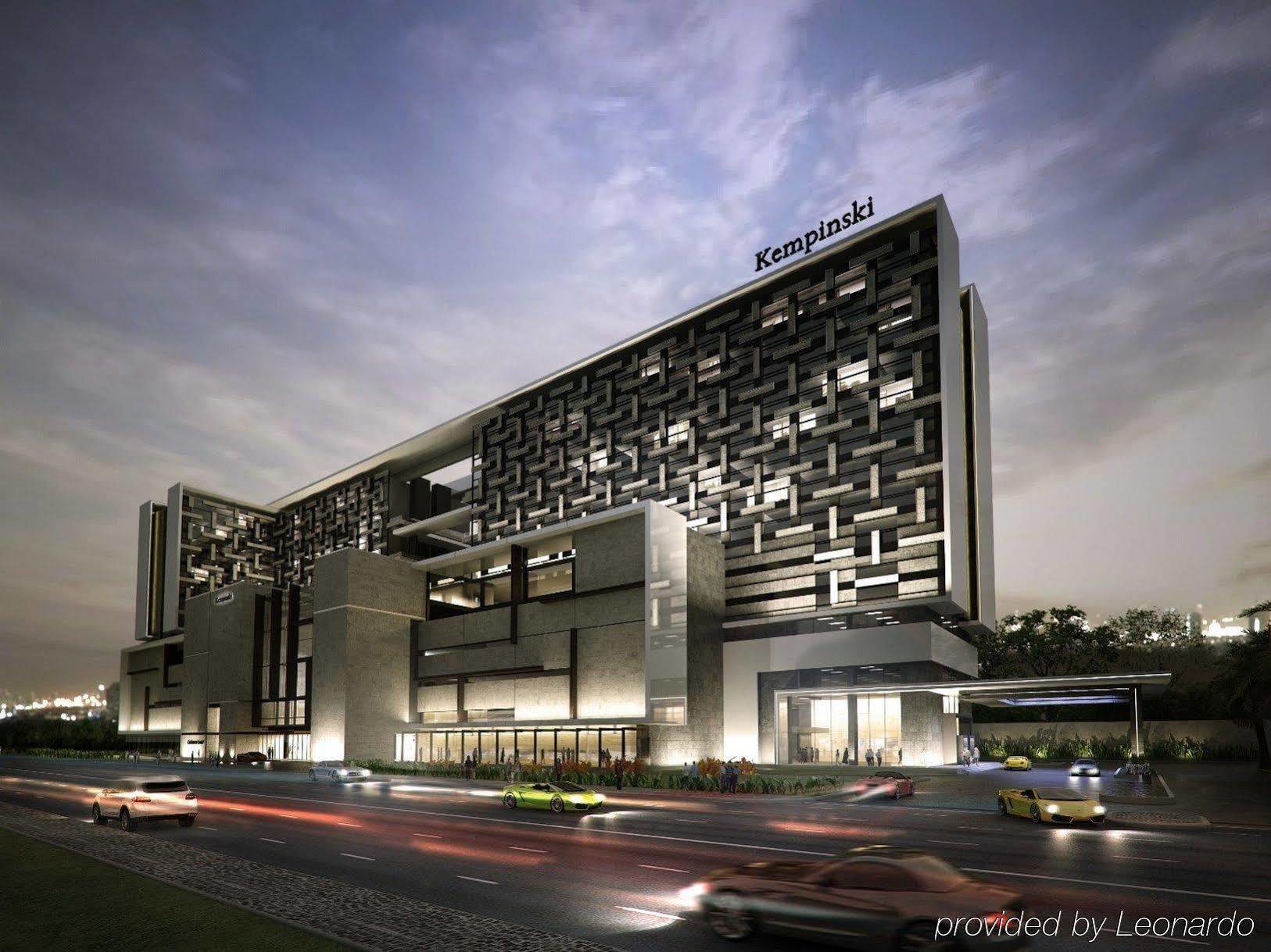 The Leela Ambience Convention Delhi 5* New Delhi